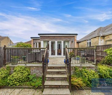 2 bedroom detached bungalow to rent - Photo 2