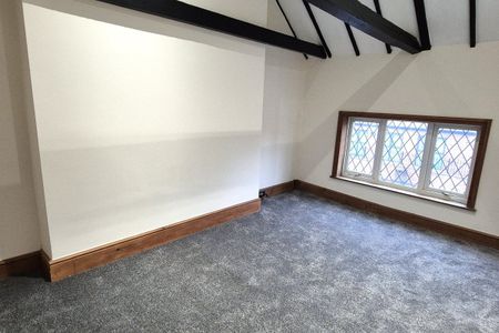 High Street - Photo 3