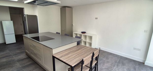 Sparkbridge Road Room 3 - Photo 1