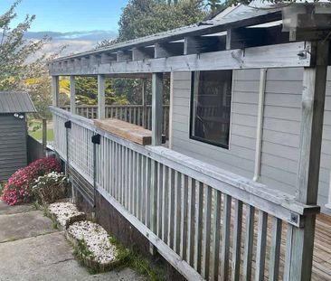 Sunny three bedroom with wrap around deck - Photo 5