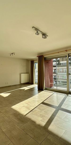 Appartement op centrale ligging te Sint-Andries - Photo 1