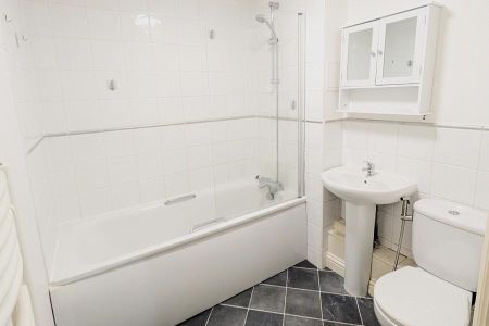 2 bedroom apartment to rent - Photo 2