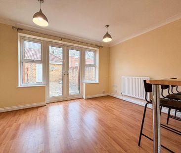 3 bedroom end of terrace house to rent - Photo 2