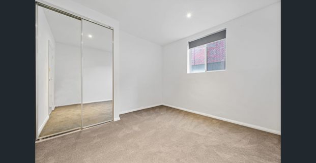 Modern Style Living in Sunshine - Photo 1