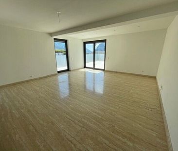 EXCLUSIVE PENTHOUSE WITH PRESTIGIOUS FINISHES IN THE HEART OF LUGANO - Foto 6