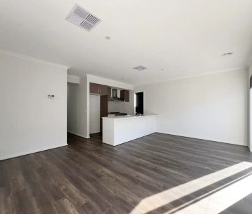 37 Gelantipy Drive, Truganina VIC 3029 - Photo 5