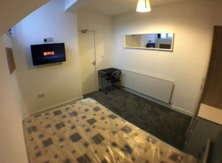 3 Bed - 20 Harold Grove, Hyde Park, Leeds - LS6 1PH - Student/Professional - Photo 4