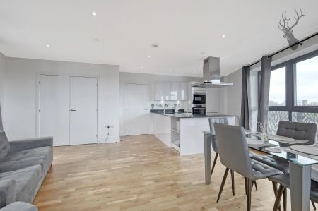 3 Bedroom Apartment - Photo 2