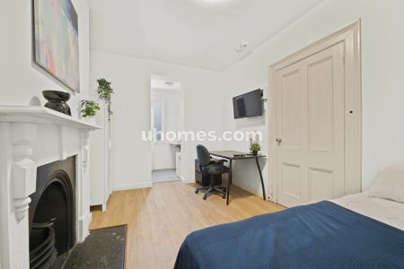 Room 5 (Studio) - Photo 2