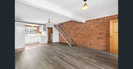 Spacious two level townhouse - Photo 3