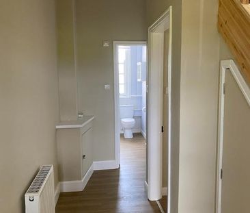 4 bedroom semi-detached house to rent - Photo 4