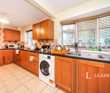 3 bedroom detached house to rent - Photo 3