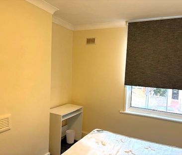 2 Bed Flat, Stamford Buildings, SW8 - Photo 3