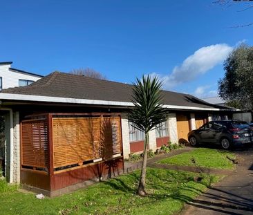 Royal Oak 2 Bedroom Unit in Prime Location - Photo 3