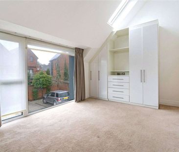 A striking two bedroom detached city home in a thriving central loc... - Photo 3