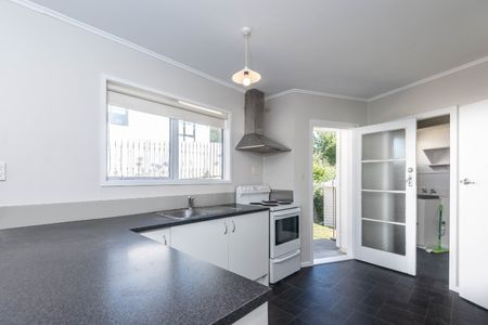 12 Griffiths Grove, Newlands - Photo 3