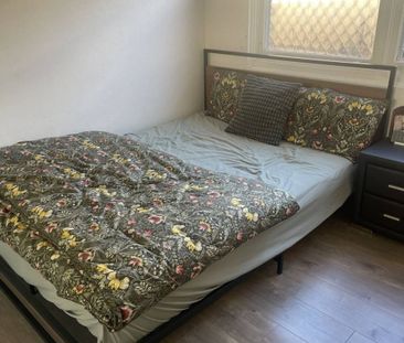 Furnished Two bedrooms Apartment in Bexley - Photo 4