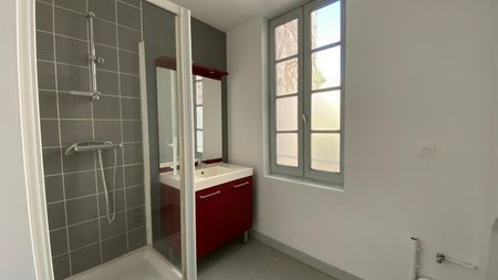 Location Appartement 3 pièces 89m² LA ROCHELLE 17000 - Photo 3
