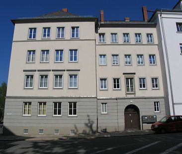 Großzügige 2-Raum-Wohnung mit Einbauküche - Photo 1