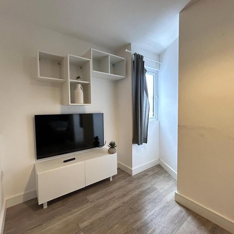 Studio to rent - Photo 1