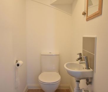 2 bedroom end of terrace house to rent - Photo 3