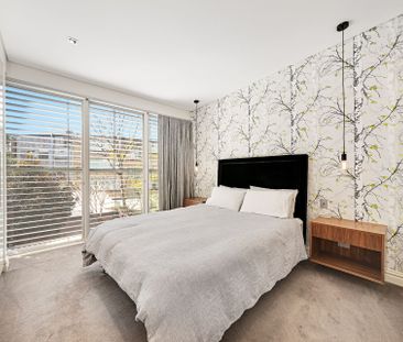 Furnished Executive Rental - Three Bedroom with Separate Study + Pa... - Photo 2