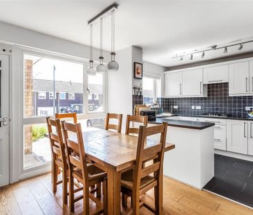 3 bedroom semi-detached house to rent - Photo 5