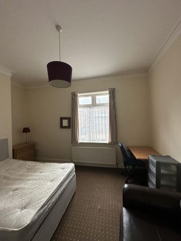 1 bedroom in a house share to rent - Photo 5