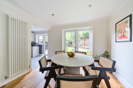 4 bedroom semi-detached house to rent - Photo 5