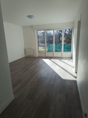 Location Appartement 2 pièces 53m² ST MAUR DES FOSSES 94100 - Photo 3