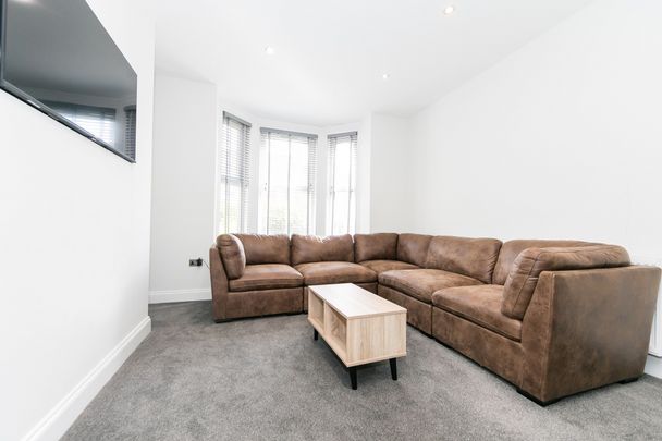 Cliff Mount, Woodhouse, Leeds - Photo 1