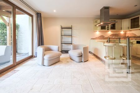 Etwas ganz besonderes... Repräsentative, teilmöblierte Terrassenwohnung in mediterranem Anwesen! - Photo 2