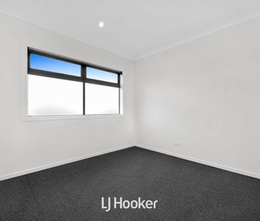 🏡 Modern 3-Bedroom Townhouse in Prime Narre Warren Location - Photo 4