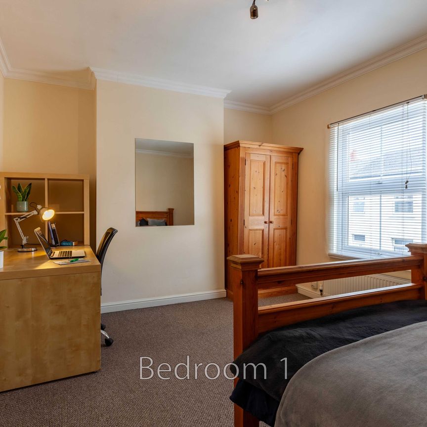 Room 1 - Photo 1