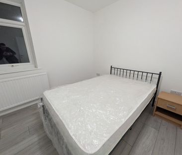 Room in a Shared House, London Road, SM6 - Photo 4