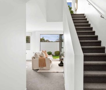 Beautiful and Easy Townhouse Living - Photo 5