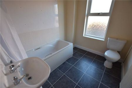 Room in a Shared House, Rombalds Grove, LS12 - Photo 4