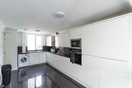 4 bedroom end of terrace house to rent - Photo 5