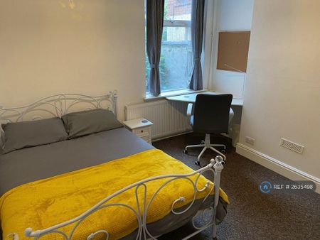 1 bedroom in a house share to rent - Photo 2