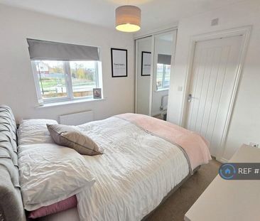 3 bedroom semi-detached house to rent - Photo 4