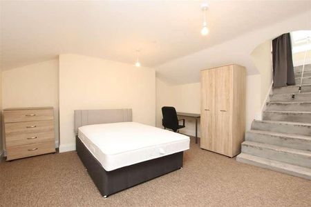 Brunswick Square, Bristol, BS2 - Photo 3