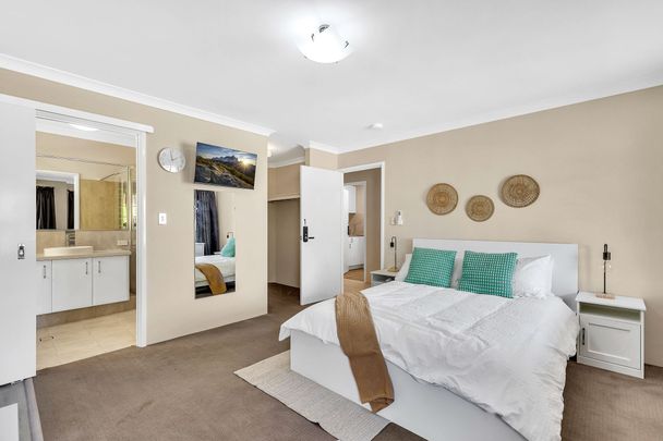 Port Kennedy - Photo 1