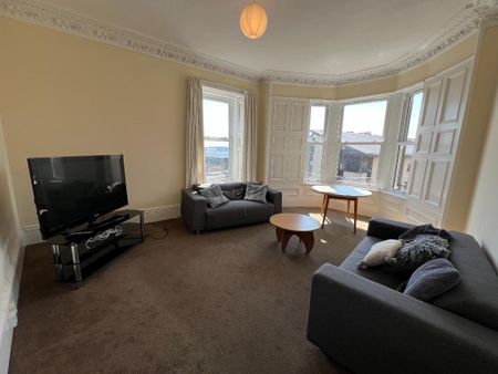 3 bedroom flat to rent - Photo 2