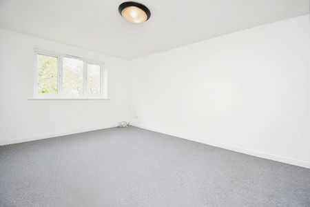 Flat to rent - Neptune Walk, Erith, DA8 - Photo 2