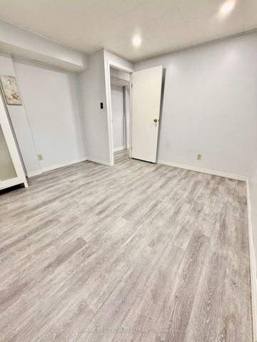 For Lease - 16 Eastman Crescent, Newmarket, Ontario - Photo 2