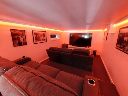 Luxurious Fully Furnished Home with Pool and Gym in Prime Epsom Location - Photo 1