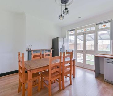 3 bedroom end of terrace house to rent - Photo 2