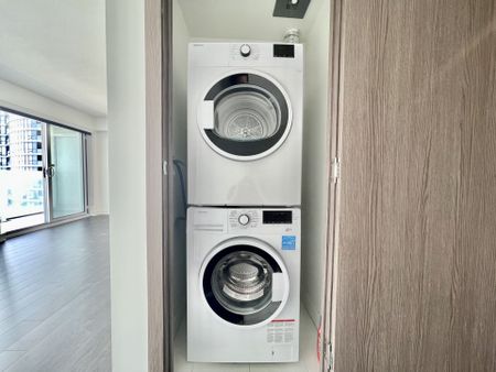 For Lease - 19 Bathurst Street Unit# 2012, Toronto, Ontario - Photo 2