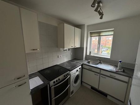 2 bedroom flat to rent - Photo 4