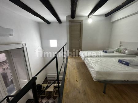 Bilocale via Santa Maria di Costantinopoli, Centro Storico, Napoli - Photo 4